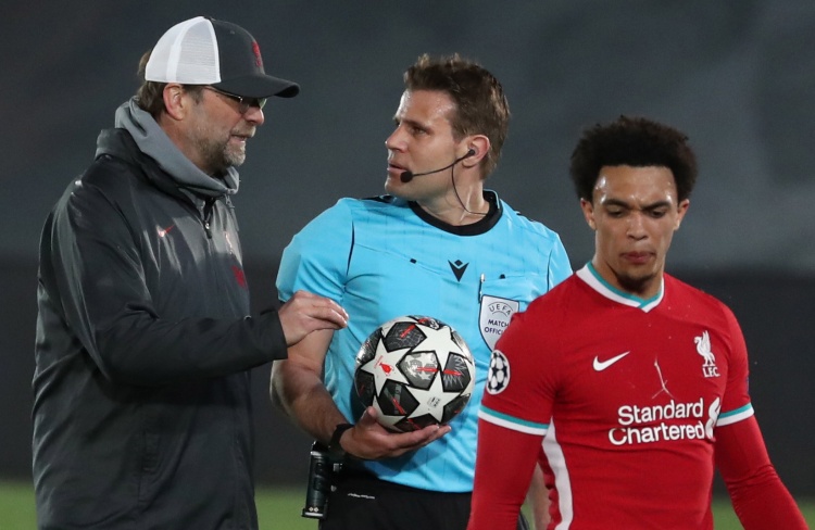 炸金花策略的长期视角（长远视角下的炸金花策略）