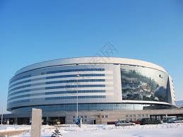 孙悦退役后与妻女定居美国，曾是NBA新星，早年受篮球启蒙，父母支持其篮球之路。